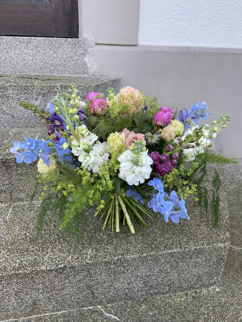 Stående buket begravelse – sommer