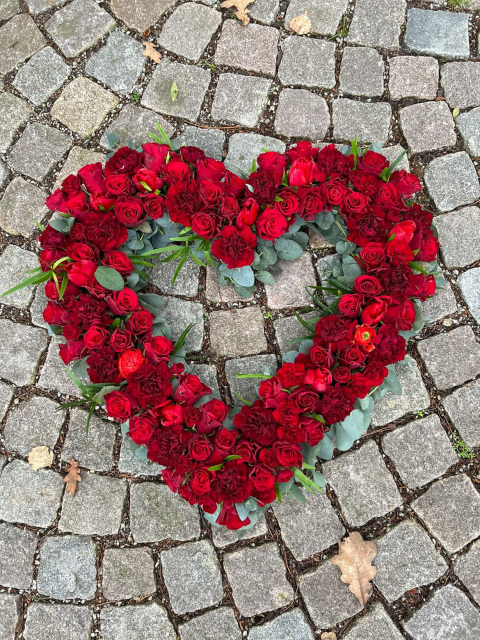 Begravelseshjerte med hul – Rød