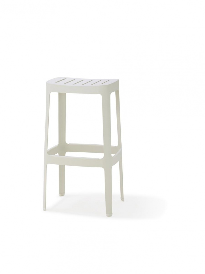 Cut barstol stapelbar - white i gruppen Udendørs møbler / Materiale / Aluminiummøbler / Stole - Aluminiumsmøbler hos Sommarboden i Höllviken AB (11402AW)