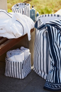 Stribet økologisk vasketøjskurv - marineblå/hvid