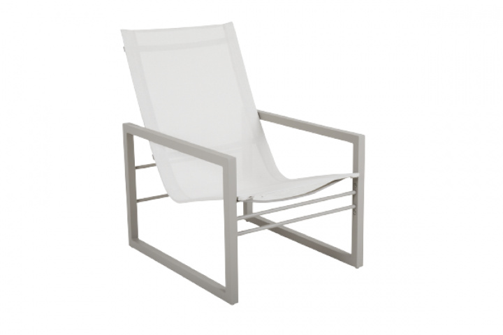 Vevi Lounge stol - Khaki/Offwhite Textilene i gruppen Udendørs møbler / Materiale / Aluminiummøbler / Loungemøbler - Aluminiummøbler hos Sommarboden i Höllviken AB (4018-21-51)