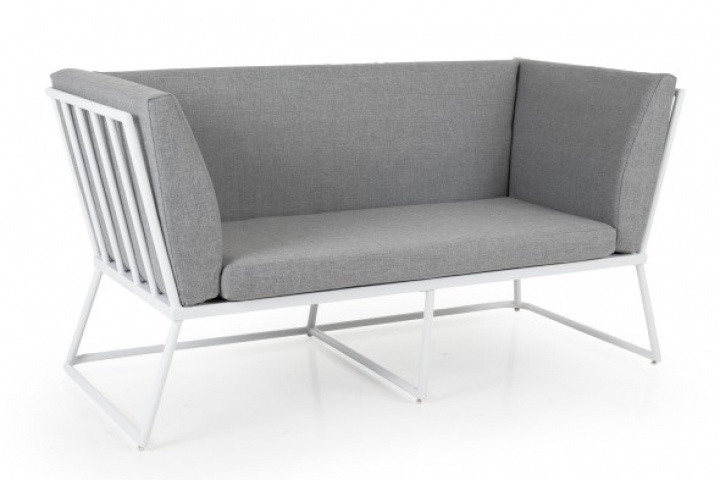 Vence 2 sæder sofa - hvid/perle grå dyna i gruppen Udendørs møbler / Materiale / Aluminiummøbler / Loungemøbler - Aluminiummøbler hos Sommarboden i Höllviken AB (4072-05-07)