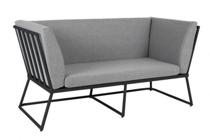 Vence 2 pers. sofa - sort/perle grå pude i gruppen Udendørs møbler / Materiale / Aluminiummøbler / Loungemøbler - Aluminiummøbler hos Sommarboden i Höllviken AB (4072-8-07)
