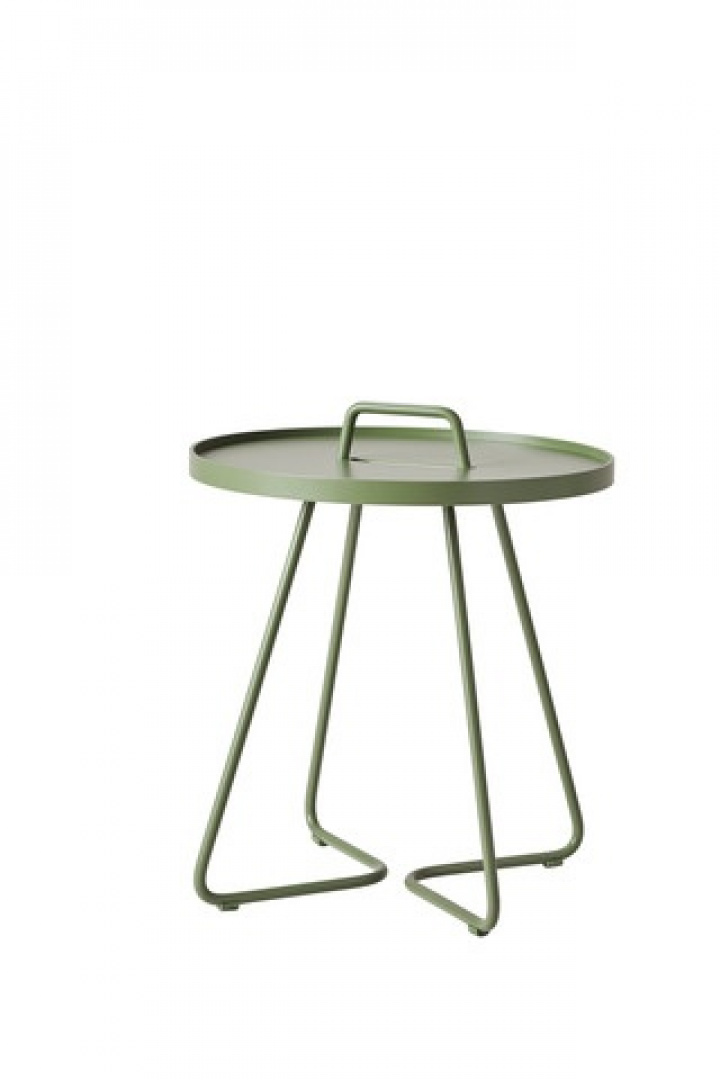 On-the-move sidobord liten - olive green i gruppen Udendørs møbler / Materiale / Aluminiummøbler / Andet - Aluminiummøbler hos Sommarboden i Höllviken AB (5065AD)