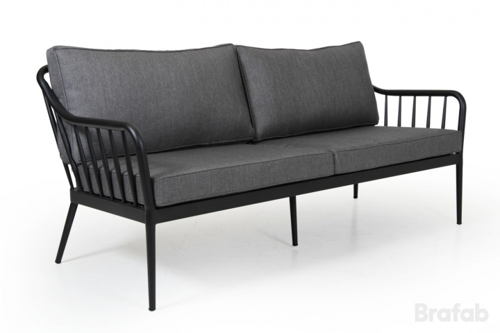 Coleville 3-personers sofa - sort med grå pude i gruppen Udendørs møbler / Materiale / Aluminiummøbler / Loungemøbler - Aluminiummøbler hos Sommarboden i Höllviken AB (6913-8-7)
