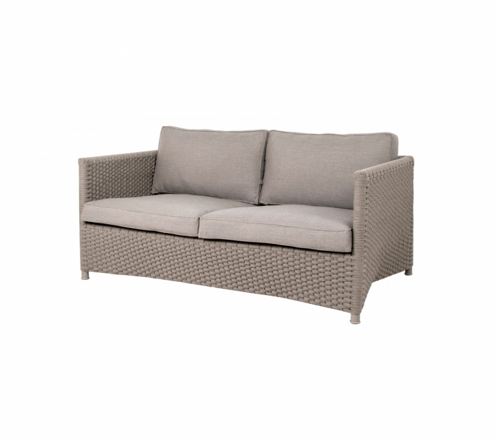 Ømond 2-sits soffa - taupe i gruppen Udendørs møbler / Materiale / Rådne møbler / Lounge - Rådne møbler hos Sommarboden i Höllviken AB (8502ROTST)