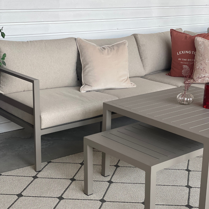 Lenny hjørnesofa ekskl. sofabord - khaki/beige i gruppen Udendørs møbler / Slap af / Bænke & Sofaer hos Sommarboden i Höllviken AB (B1122HVH-20-21)