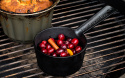 Cast Iron Sauce Pot with Basting Brush / grydeske af støbejern med silikonebørste