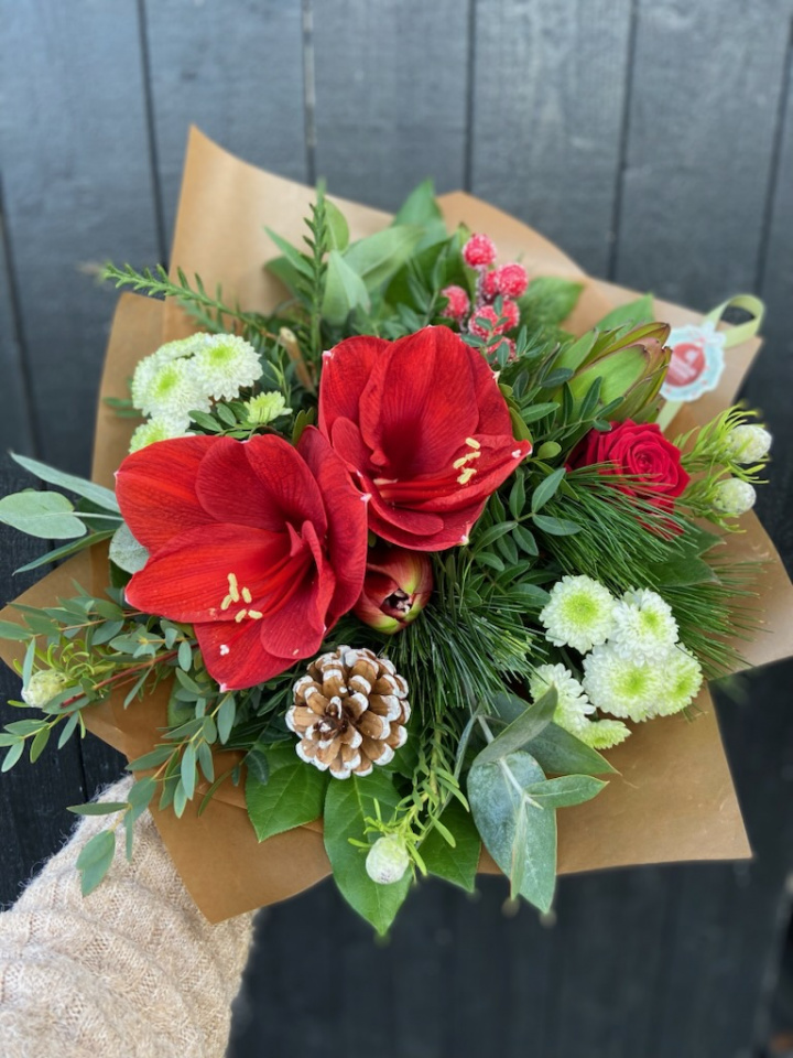  i gruppen Blomster hos Sommarboden i Höllviken AB (Julbukett-rodvit-SET)