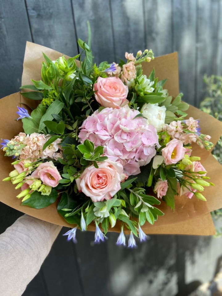 Romantisk buket i gruppen Blomster hos Sommarboden i Höllviken AB (Romantisk-bukett-SET)