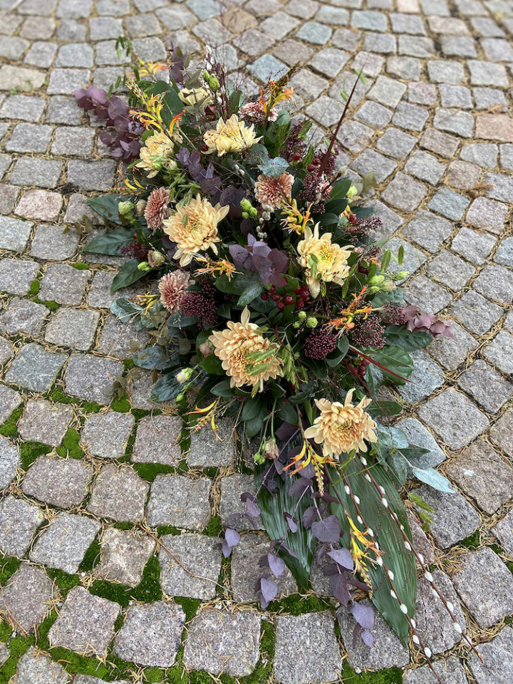 Kistdekoration, mellem - varme nuancer i gruppen Blomster hos Sommarboden i Höllviken AB (beg-kistdek-mellan-varm)