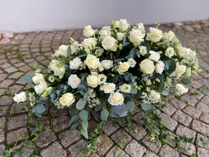 Kistdekoration, mellem - hvid i gruppen Blomster hos Sommarboden i Höllviken AB (beg-kistdek-mellan-vit)